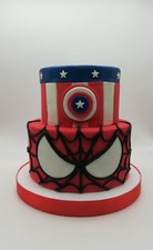 Torta finta super eroi Marvel in pasta di zucchero