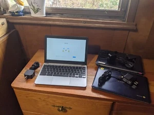 ASUS Chromebook C201P 11.6” ChromeBook 16GB SSD 4gb RAM Charger 4 core RockChip - Picture 1 of 4