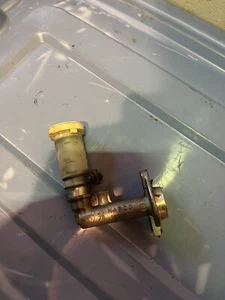 91-99 MITSUBISHI 3000GT AWD MT CLUTCH MASTER CYLINDER OEM - Picture 1 of 2
