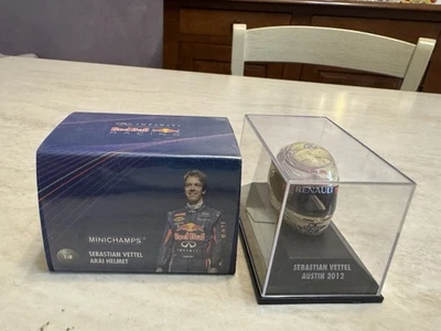 Casco Minichanps Sebastian Vettel Red Bull Austin 2012 Arai Helmet 1:8 nuovo - Immagine 1 di 4