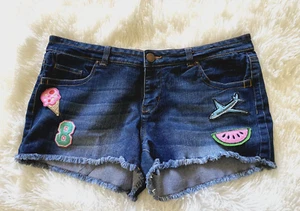 No Boundaries Denim Short Shorts Juniors Size 15 Blue Jean Distressed Fray Hem - Picture 1 of 3