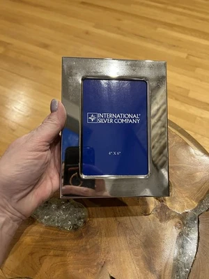 Marco de fotos plateado International Silver Company 4x6 Foto 1 de 2