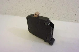 CH115 Cutler-Hammer Type CH 1 Pole 15 Amp 120V METAL FOOT - Picture 1 of 4