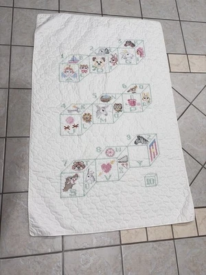 Bloques de edredón vintage bordado a mano con números del alfabeto Foto 1 de 4