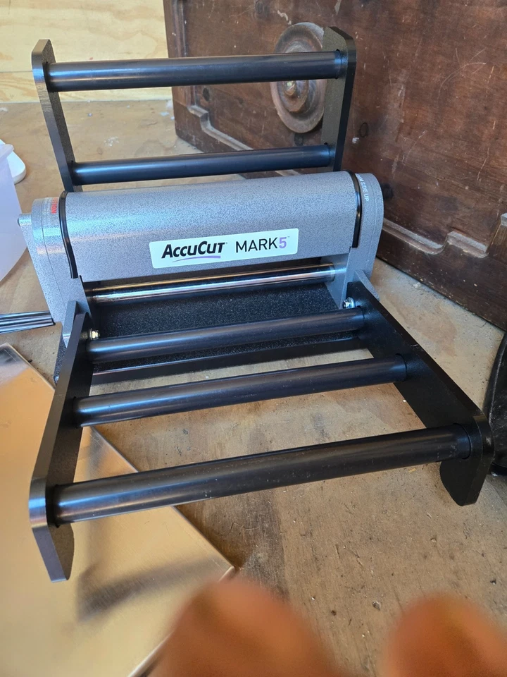 Máquina troqueladora AccuCut Mark 5 rodillos envío gratis Foto 1 de 3