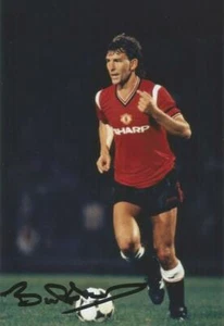 MAN UNITED & ENGLAND: BRYAN ROBSON SIGNED 6x4 ACTION PHOTO+COA - Picture 1 of 1