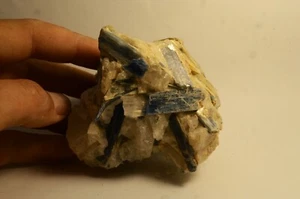 Cristaux de Cyanite sur quartz 525g disthène Specimen minerale de collection - Foto 1 di 3