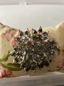 Grandmas Estate Vintage Brooch Star Burst St Pillow - Picture 1 of 3