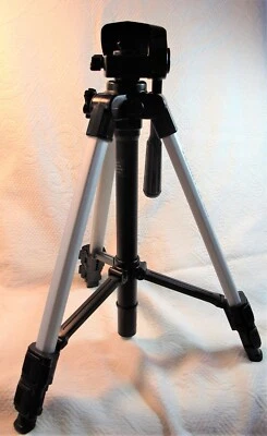 Velbon Lightweight Photo/Video Tripod CX-200 Aluminium 📷📹 - Image 1 of 4