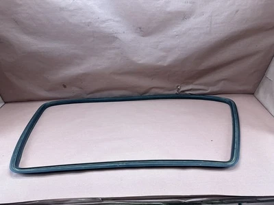 BMW E24 633CSI M6 63CSI 635CSI Rear Windshield Rubber Seal Moulding OEM #83255 - Image 1 of 4