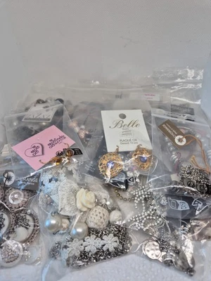 Lot Bijoux Fantaisies Neuf Collier Bracelets Boucle D'oreilles - Immagine 1 di 4