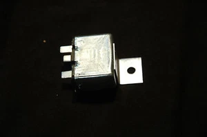 1964-77 Horn Relay Mustang Ford nuevo estándar # HR127 3 terminales con soporte - Imagen 1 de 2