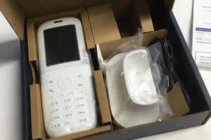 Poly ROVE 40 DECT IP Handset (2200-86810-001) *NEW~OPEN BOX* read! - Picture 1 of 5