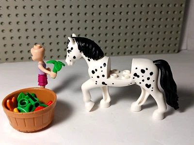 LEGO Friends CABALLO Manchado Appaloosa Negro Blanco GRATIS BARRIL DE COMIDA Heno Manzana Foto 1 de 2