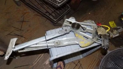 Regulador de ventana delantera izquierda conductor motor de 9 dientes compatible con 95-96 CIRRUS 20981 Foto 1 de 2