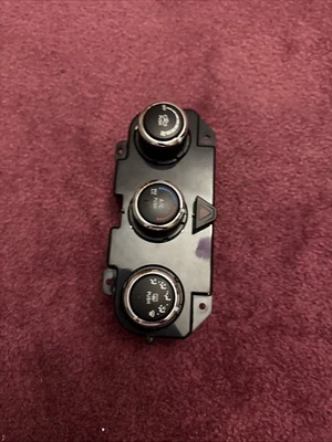 Dodge RAM 1500 2013-2018 calefacción climatización enchufe único P68268190AA OEM Foto 1 de 4