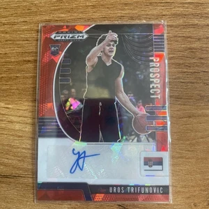 20-21 Prizm Draft Picks RC Red Cracked Ice Auto Uros Trifunovic Serbia - Foto 1 di 1