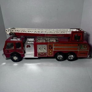 Camion dei pompieri cannone ad acqua Tonka vintage #5 con scala funzionante figura pompiere NO SIRENA - Foto 1 di 21