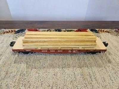 LIONEL 6-82850 MILW 866993 40" Flatcar w/ Lumber Load -- O Gauge - Image 1 of 4