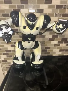 2004 SHARPER IMAGE WowWee Black & White 14" ROBOSAPIEN Robot No Remote WORKING - Picture 1 of 7