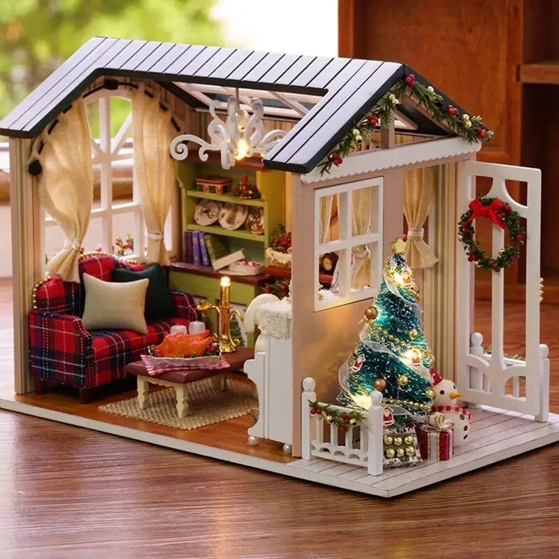 DIY Miniature Dolls House Traditional Christmas Decoration Kit - Image 1 of 4