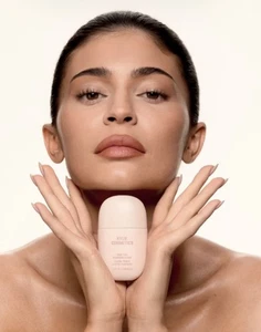 New Kylie Cosmetics Skin Tint Blurring Elixir Foundation 30ml 3.5W + Free Post - Picture 1 of 4