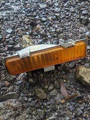 83-94 CHEVY S10 BLAZER GMC S15 JIMMY RH FRONT BUMPER PARK SIGNAL LIGHT LENS used - Image 1 of 2