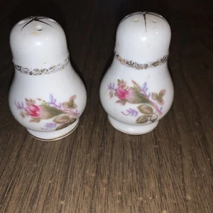 Vtg Pompadour Rose - Japan - Salt & Pepper Shaker - Picture 1 of 4