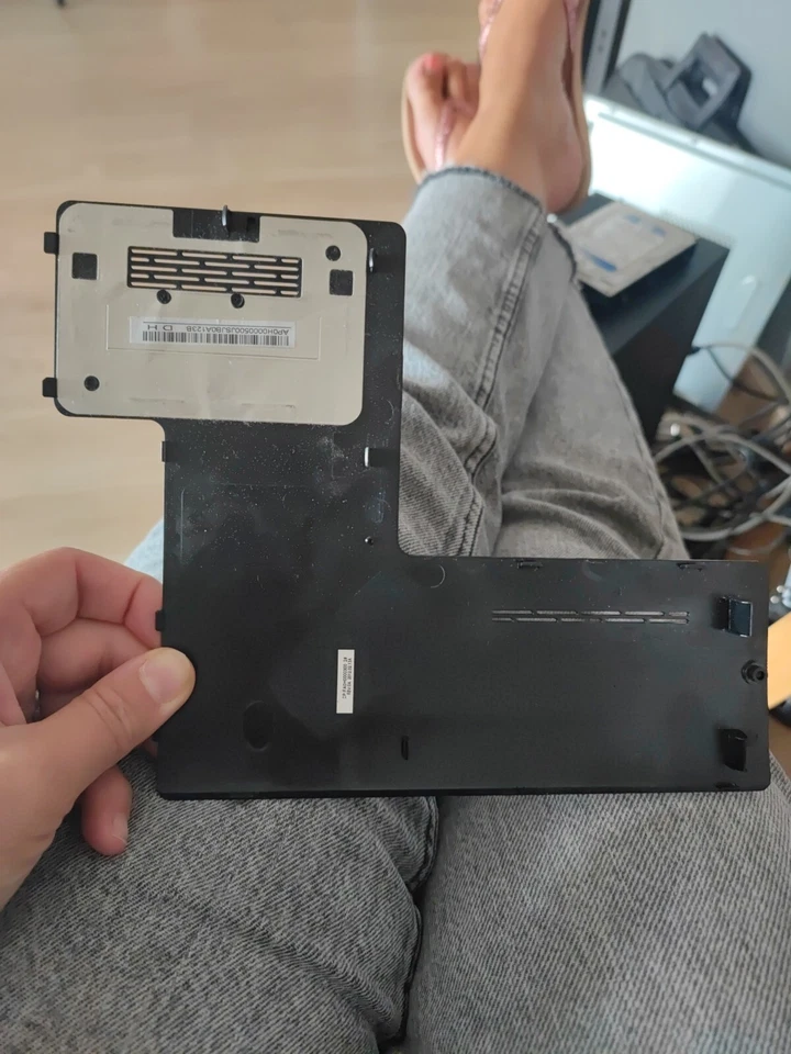 Capot de service AP0H0000500 pour Toshiba Satellite C660-226 Comme neuf Exp rap - Photo 1/1