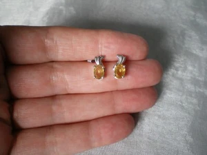 Burmese Amber oval stud earrings, 0.53 carats, 2.03 grams of 925 Sterling Silver - Picture 1 of 9