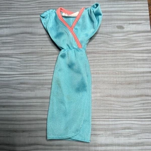 Vintage Barbie Puppe Nylon türkis blau rosa Kragenbesatz White Label Kleid! - Bild 1 von 4