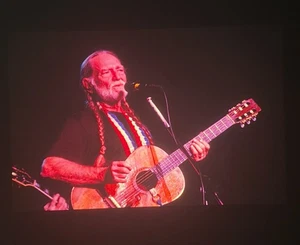Willie Nelson On stage Photo Transparency Original 35mm Positive Slide Circa 90s - Bild 1 von 13
