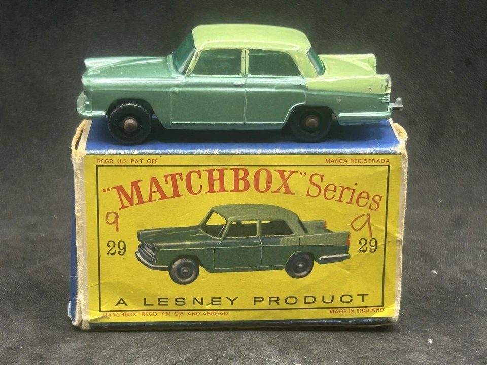 Matchbox 29 B3 Austin Cambridge with Type D2 with Serifs Box - Image 1 of 4