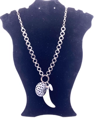 Collar Colgante Cuerno Beige Chicos 19-23" en Cadena Círculos Plata Foto 1 de 3