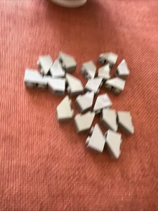 LEGO 1x2 Pendiente Invertido Gris Azulado Claro Parte 3665 LOTE DE 20 - Imagen 1 de 4