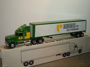 International Cab with Trailer - ERTL in Box *34625 - Picture 1 of 3