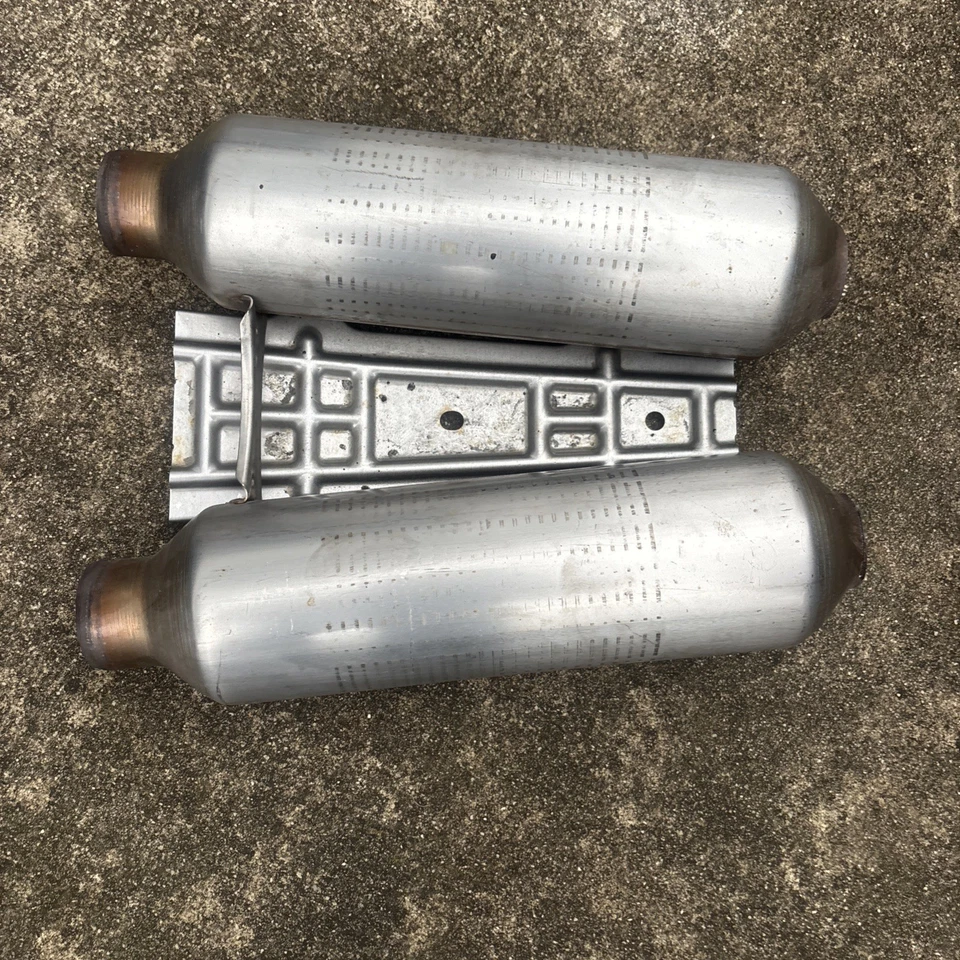 Оригинальные штатные выхлопные резонаторы 2019 Lexus IS 300 F Sport - Изображение 1 из 4