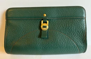 Cole Haan Damen-Clutch grün strukturiertes genarbtes Leder dreifach magnetisch gebraucht, in einwandfreiem Zustand - Bild 1 von 13