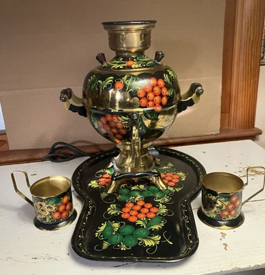 Juego de té ruso Samovar - Modelo eléctrico - Pintado a mano estilo Khokhloma Foto 1 de 4