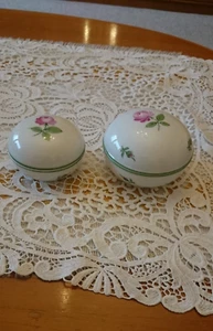 2 x PORZELLAN DECKELDOSE MIT ROSEN DEKOR - WIEN AUGARTEN - VERSCHIEDEN GEMARKT - Bild 1 von 3