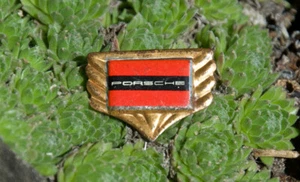 VINTAGE AUTOMOBILE CAR PIN / BUTTON # PORSCHE STUTTGART - Bild 1 von 2
