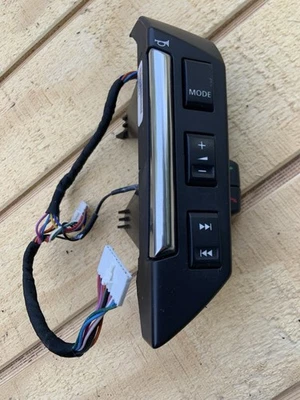 08-12 LAND ROVER LR2 Steering Wheel Radio Control Switch Right Side Module - Image 1 of 4