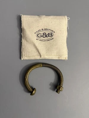 Brazalete de latón con tuerca y perno Giles & Brother Foto 1 de 2