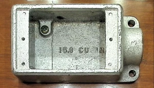 Crouse-Hinds FS2 1-Gang 3/4" FS Shallow Galvanized Malleable iron Device Box - Picture 1 of 4