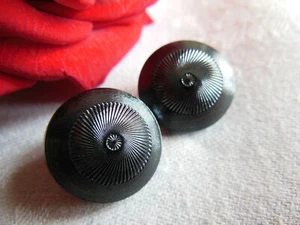 Duo boutons anciens en verre gris satiné foncé spirale diamètre: 1,7 cm G9B - Picture 1 of 3