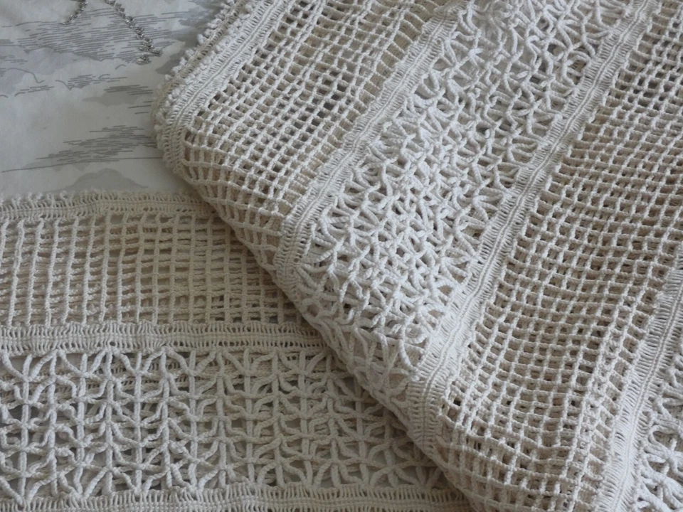 LINGE ANCIEN Dessus de lit Plaid Rideau FAIT MAIN En filet Beige clair COTON - Photo 1/4