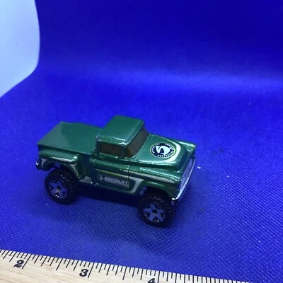 Camioneta Chevy Step Side 1956 clásica 1/64 Hot Wheels 4x4 elevada todo terreno verde Foto 1 de 4