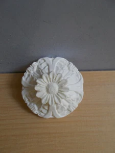Round Petal Decorative Furniture Mouldings ~ White in Colour ~ Cupboard - Picture 1 of 1