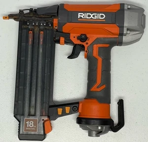 Starrer pneumatischer 18-Gauge Brad Nagler Modell R213BNF3 - Bild 1 von 11