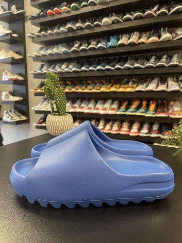 Taglia 10 Sandali diapositive da uomo blu Adidas Yeezy Slide ID4133